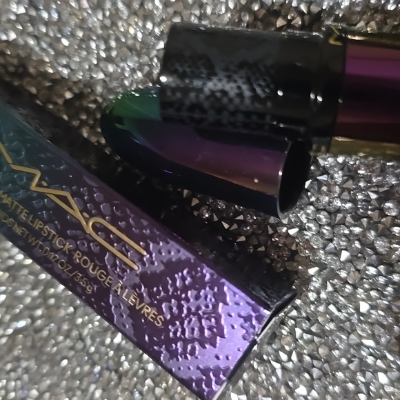 ❇️LUCK BE A LIPSTICK MAC DISCONTINUED Macximal Lipstick NWT - Picture 6 of 6